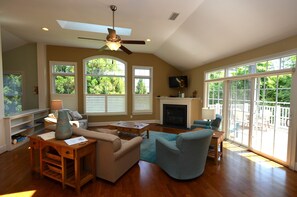 Living area - BEAUTIFUL HOME IN THE HIGHLY SOUGHT AFTER CANAL CORKRAN (Rehoboth Beach)