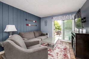 Smart TV, fireplace - Village of Winnipesaukee (Laconia)