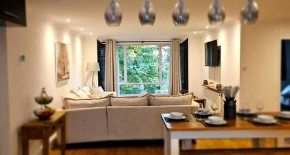 Top floor pent house suite near NEC/BHX/HS2. 3 Bedrooms, 6 beds