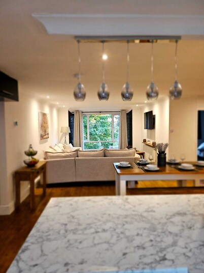 Top floor pent house suite near NEC/BHX/HS2. 3 Bedrooms, 6 beds