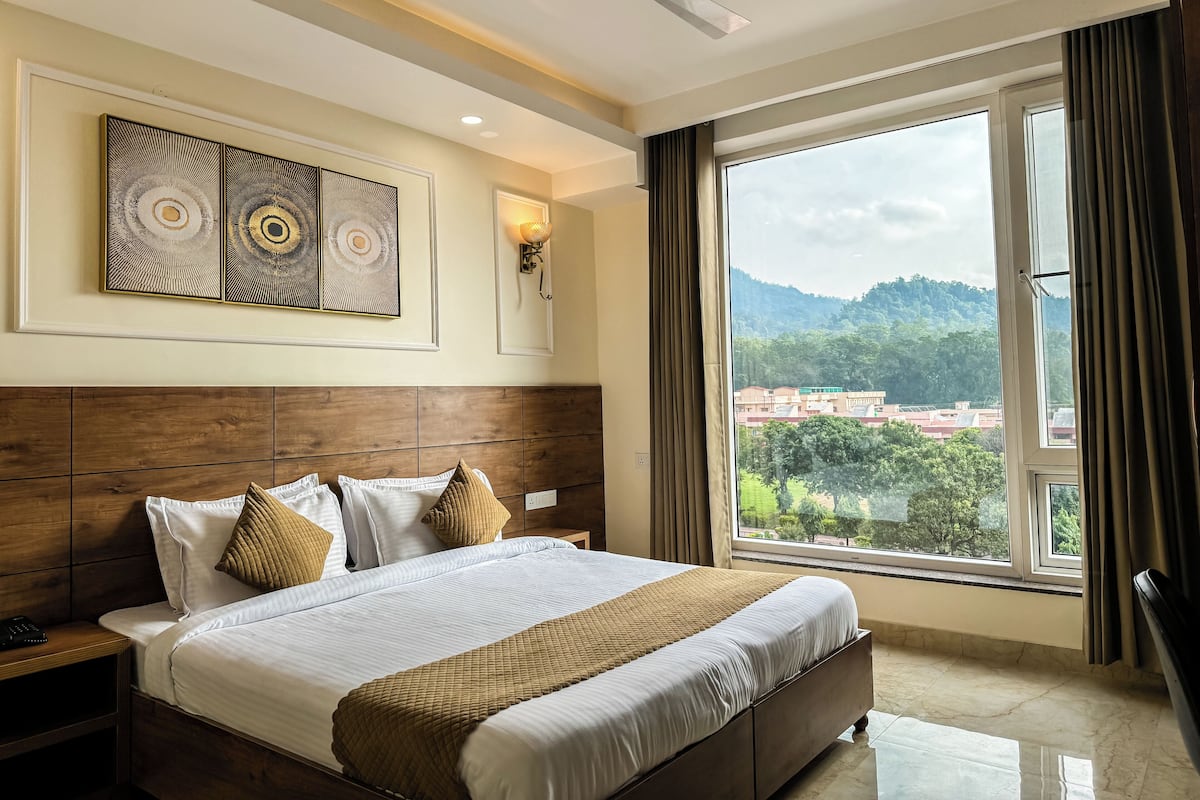 Rollaway beds, free WiFi, bed sheets