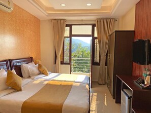 Standard Double Room | 1 bedroom, rollaway beds, free WiFi, bed sheets