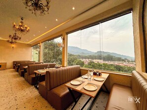 Resort view - Hotel Nirvana Palace (Rishikesh)