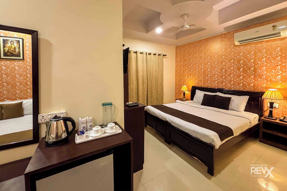 Family Suite | Rollaway beds, free WiFi, bed sheets