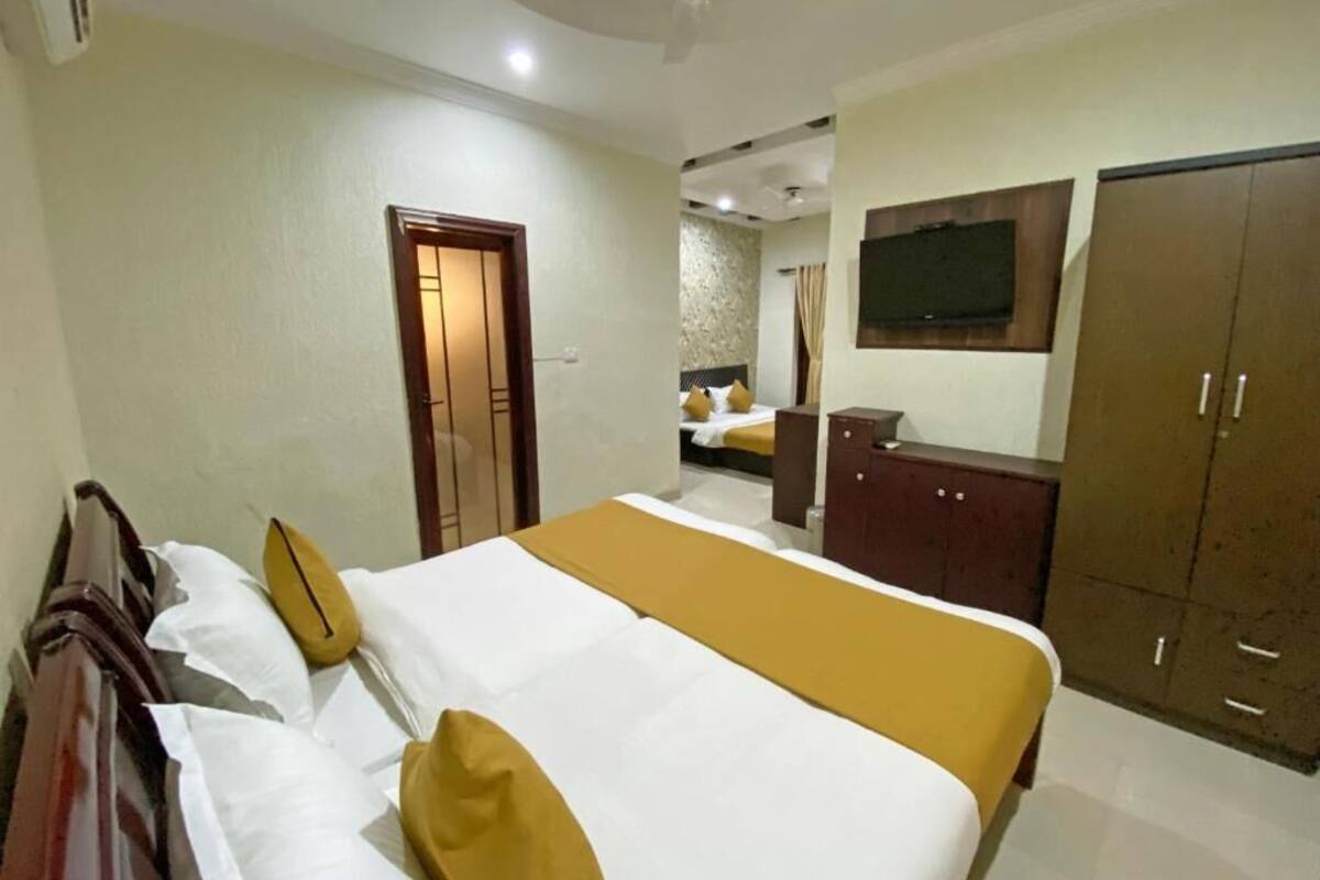 Rollaway beds, free WiFi, bed sheets