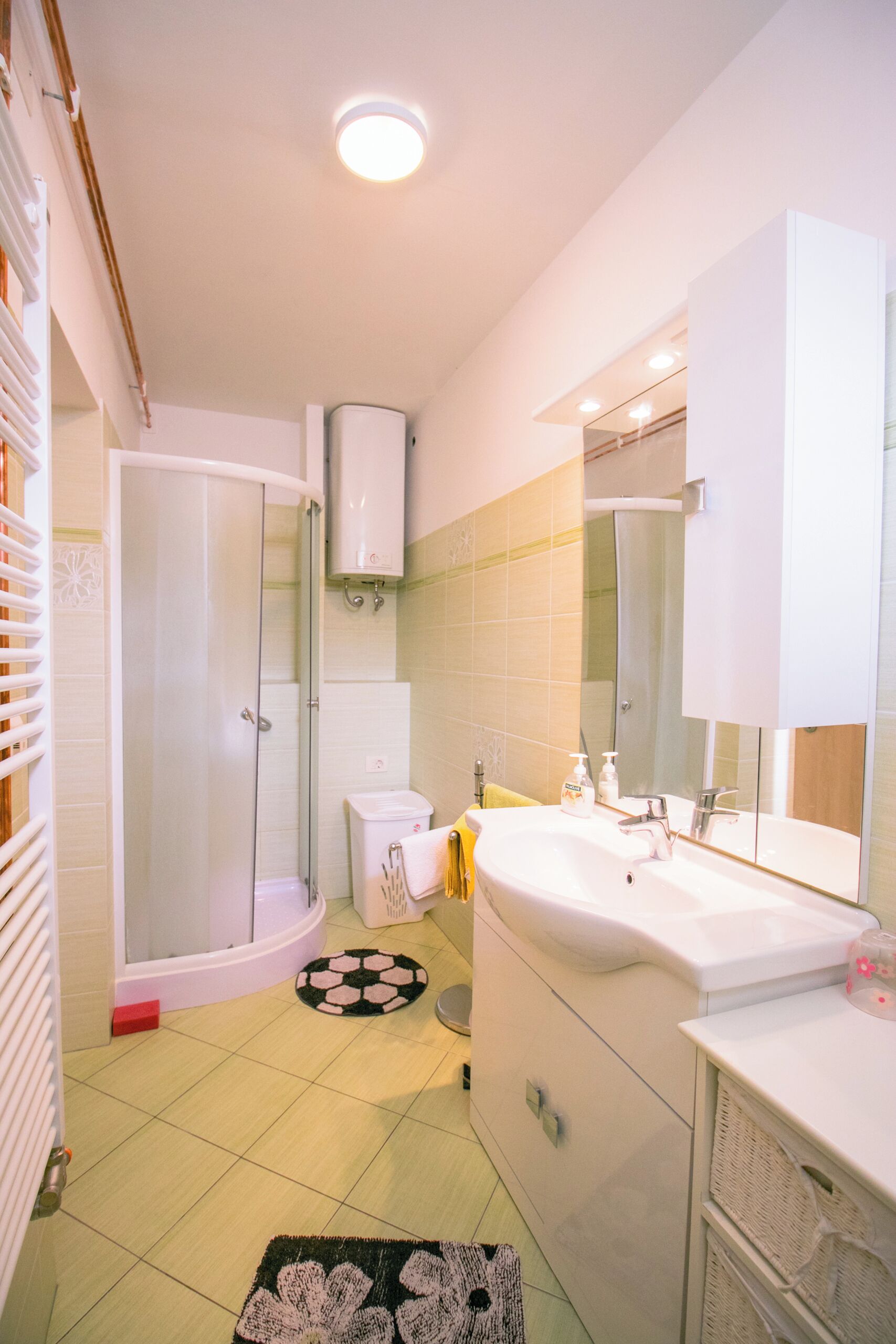 Classic Apartment, 1 Bedroom, Garden View | Bathroom | Free toiletries, towels, soap, shampoo
