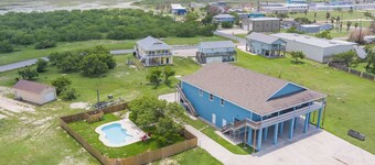 834 Laguna B - Luxurious, spacious home away from home w/Pool! Boat slip.