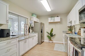 Apartment (2 Bedrooms) | Interior - 4 Mi to Dtwn: Pet-friendly Tampa Retreat (Tampa)