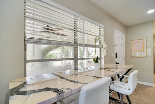 4 Mi to Dtwn: Pet-friendly Tampa Retreat
