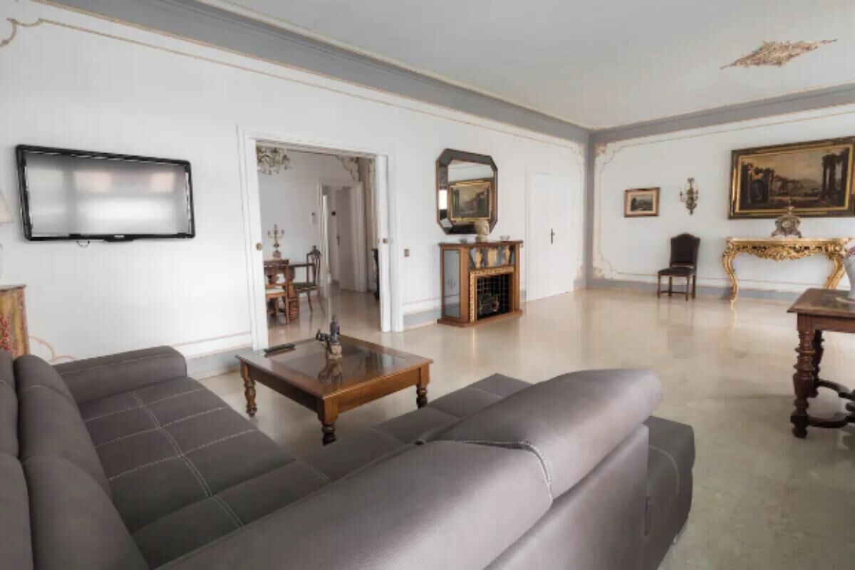 Opulent Roman Escape: Spacious 5-bedroom Apartment With Terrace Near The Vatican - Róma