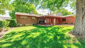 Rumah (3 Bedrooms) | Bagian depan properti