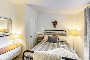 ํ์ฐ์ค (2 Bedrooms) | 2 ๊ฐ์ ์นจ์ค, ๋
ธํธ๋ถ ์์
๊ณต๊ฐ, ๋ค๋ฆฌ๋ฏธ/๋ค๋ฆฌ๋ฏธํ, ์นจ๋ ์ํธ