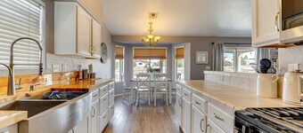 2 Mi to Colorado River, Beach: Bullhead City Home!