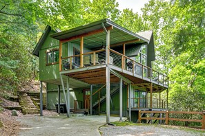 Interior - Blue Ridge Pkwy View & Deck: Brevard Home! (Brevard)