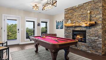 House (5 Bedrooms) | Interior