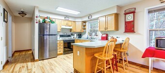 7 Mi to Franklin: Peaceful Home w/ Deck & Yard!