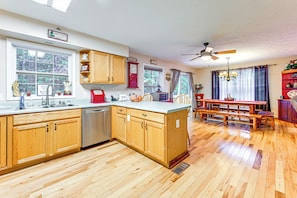 House (3 Bedrooms) | Interior
