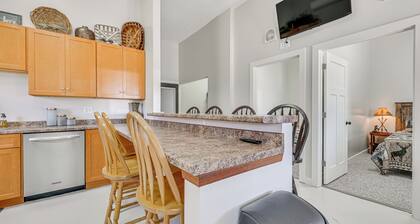 Charming Iowa Home: 1 Mi to Golf