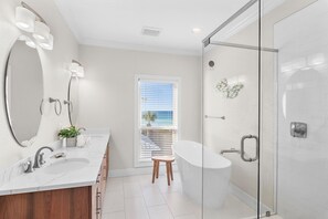 Shower, hair dryer, towels - Gulf Side Gated Comm with Beach Access- Fintastic by Royal Destinations (Santa Rosa Beach)