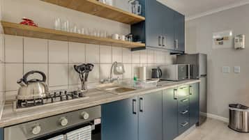 Apartamento Confort, patio, vistas al jardín | Cocina privada