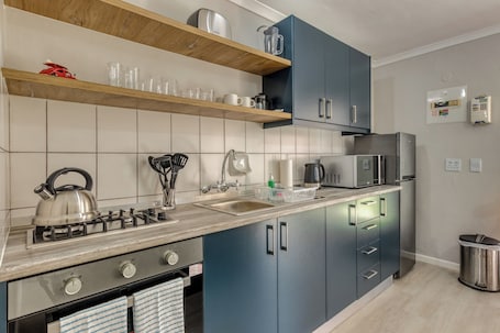 Comfort Apartment, Patio, Garden View | Private kitchen