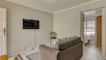 Comfort Apartment, Patio, Garden View | Living area