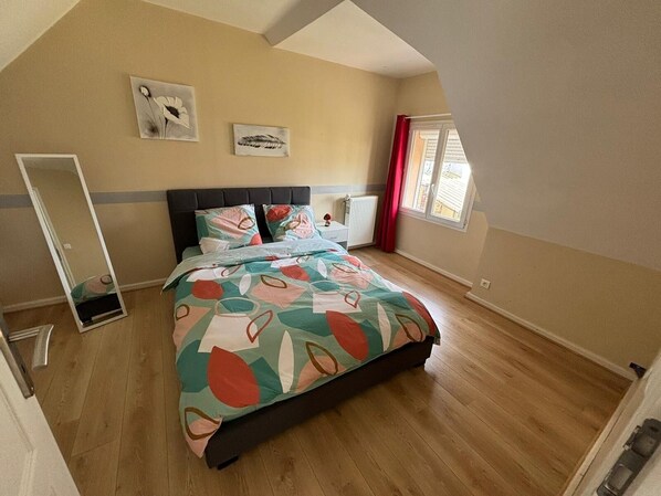 2 bedrooms, desk, iron/ironing board, free WiFi