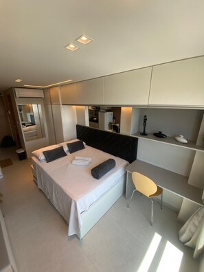 Comfort-Studio, Stadtblick | Laptopgeeigneter Arbeitsplatz, Verdunkelungsvorhänge