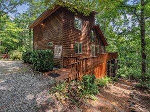 Exterior - Azure Springs- Secluded Mountain Retreat in Dahlonega. Perfect for Families! (Dahlonega)