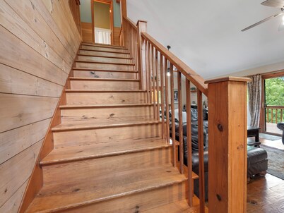 Azure Springs- Secluded Mountain Retreat in Dahlonega. Perfect for Families!