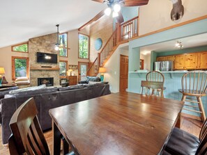 Interior - Azure Springs- Secluded Mountain Retreat in Dahlonega. Perfect for Families! (Dahlonega)