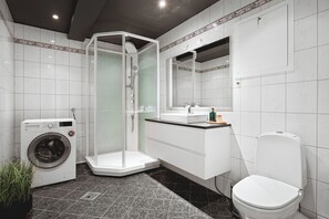 Apartment, 3 Bedrooms, City View | Bathroom