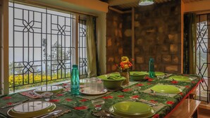 Villa | In-room dining - Rico Retreat (Kotagiri)