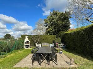Outdoor dining - Very bright apartments Olivia (Saint-Pair)