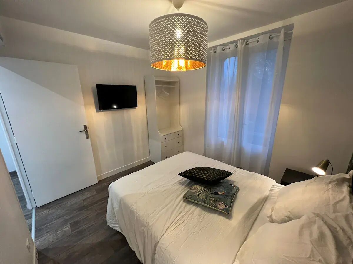 2 عدّة غرف نوم وواي فاي وملاءات أسرّة