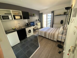 1 habitación, escritorio, wifi gratis y ropa de cama