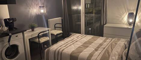 1 habitación, escritorio, wifi gratis y ropa de cama