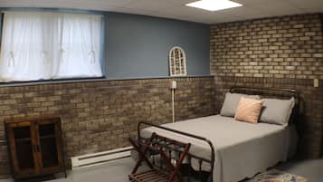 1 bedroom, desk, travel crib, free WiFi