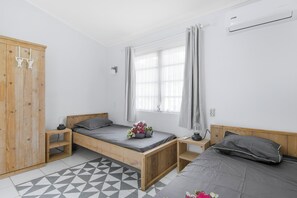 3 bedrooms, iron/ironing board, WiFi, bed sheets