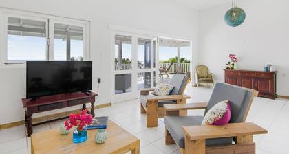 Romantic villa with pool and ocean view