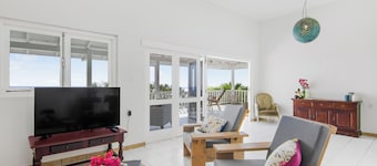 Romantic villa with pool and ocean view