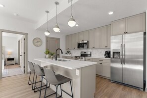 Fridge, microwave, oven, stovetop - Casa Relaxo:  Resort Indoor / Outdoor Pool, 2 bedroom condo (Hurricane)