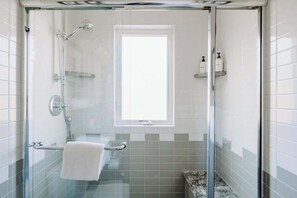 تجهيزات دش، مجففات شعر، مناشف، شامبو