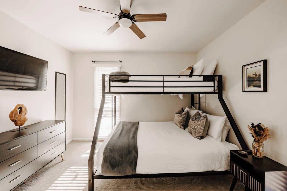 3 bedrooms, desk, iron/ironing board, WiFi