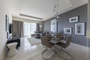 1 dormitorio, sistema de insonorización, tabla de planchar con plancha