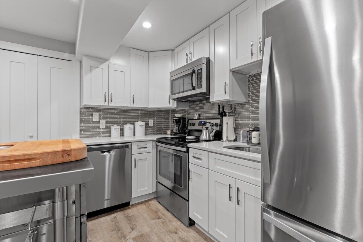 冰箱、微波炉、烤箱、炉灶