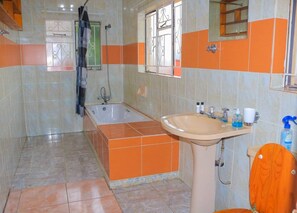 Superior Suite, Pool View | Bathroom | Towels, soap, shampoo, toilet paper