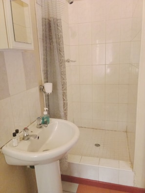 Standard Double Room | Bathroom