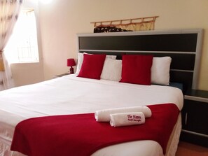 Standard Double Room | Desk, laptop workspace