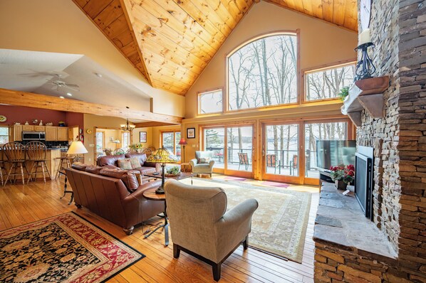 Smart TV, fireplace, DVD player